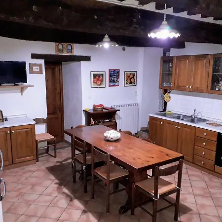 Agriturismo Calcinaia Sul Lago Фермерский дом