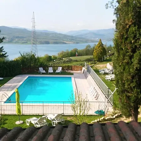 Agriturismo Calcinaia Sul Lago Фермерский дом