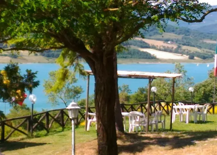 Agriturismo Calcinaia Sul Lago בית חווה